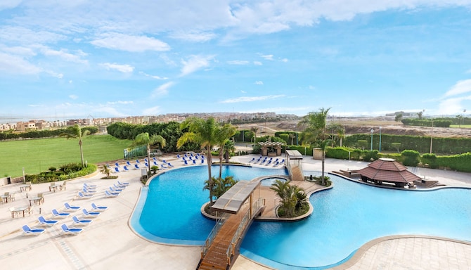 Radisson Blu Hotel & Convention Center, Alexandria - Pool view