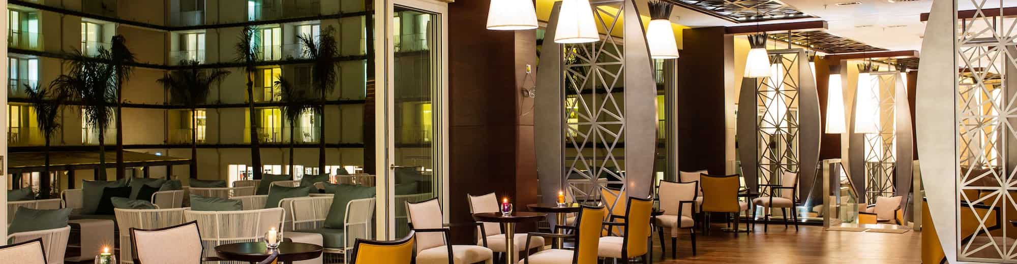Radisson Blu Hotel & Convention Centre Kigali - Bar du hall, salon