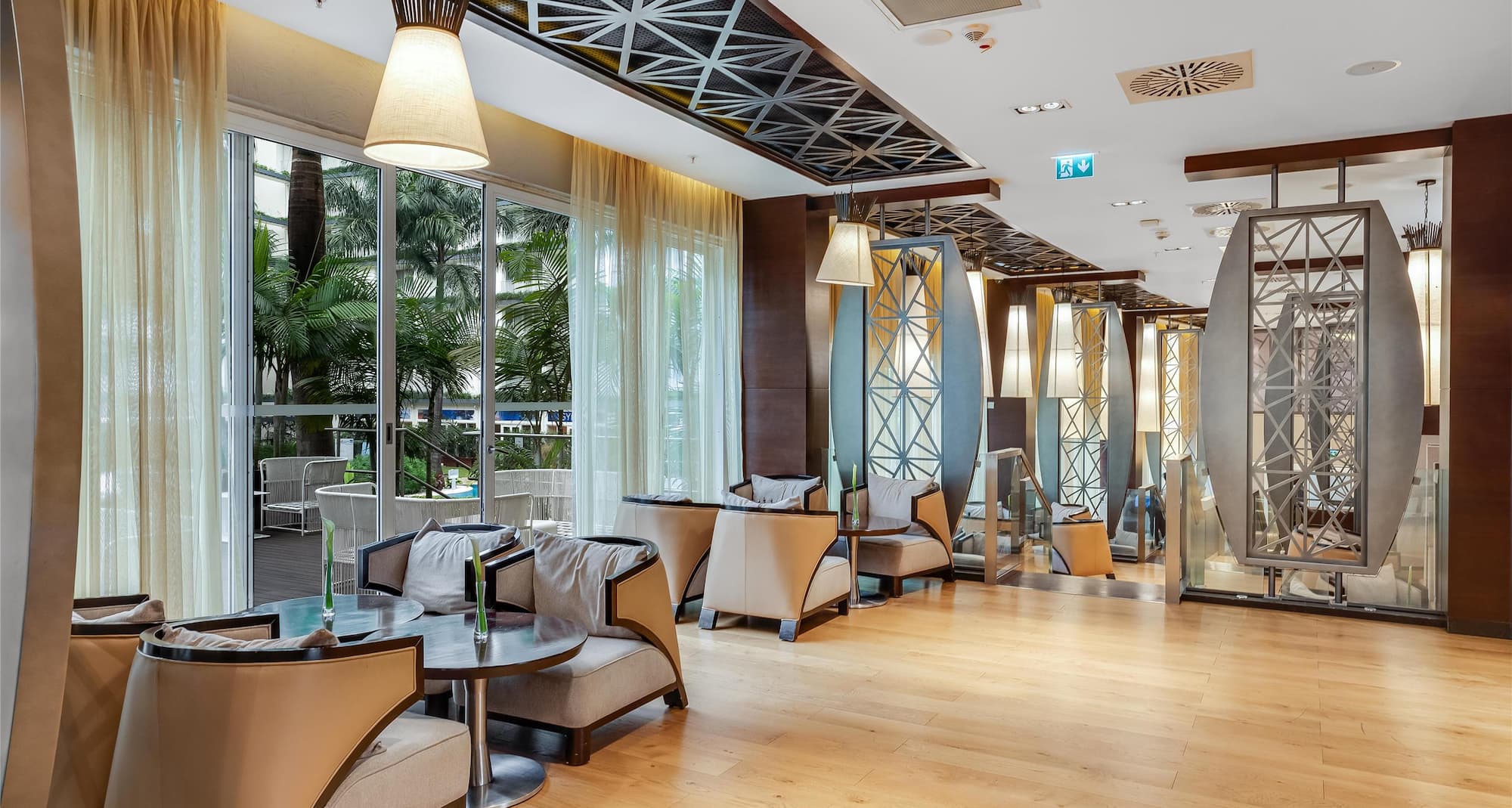 Radisson Blu Hotel and Convention Center, Kigali - The Lounge Bar