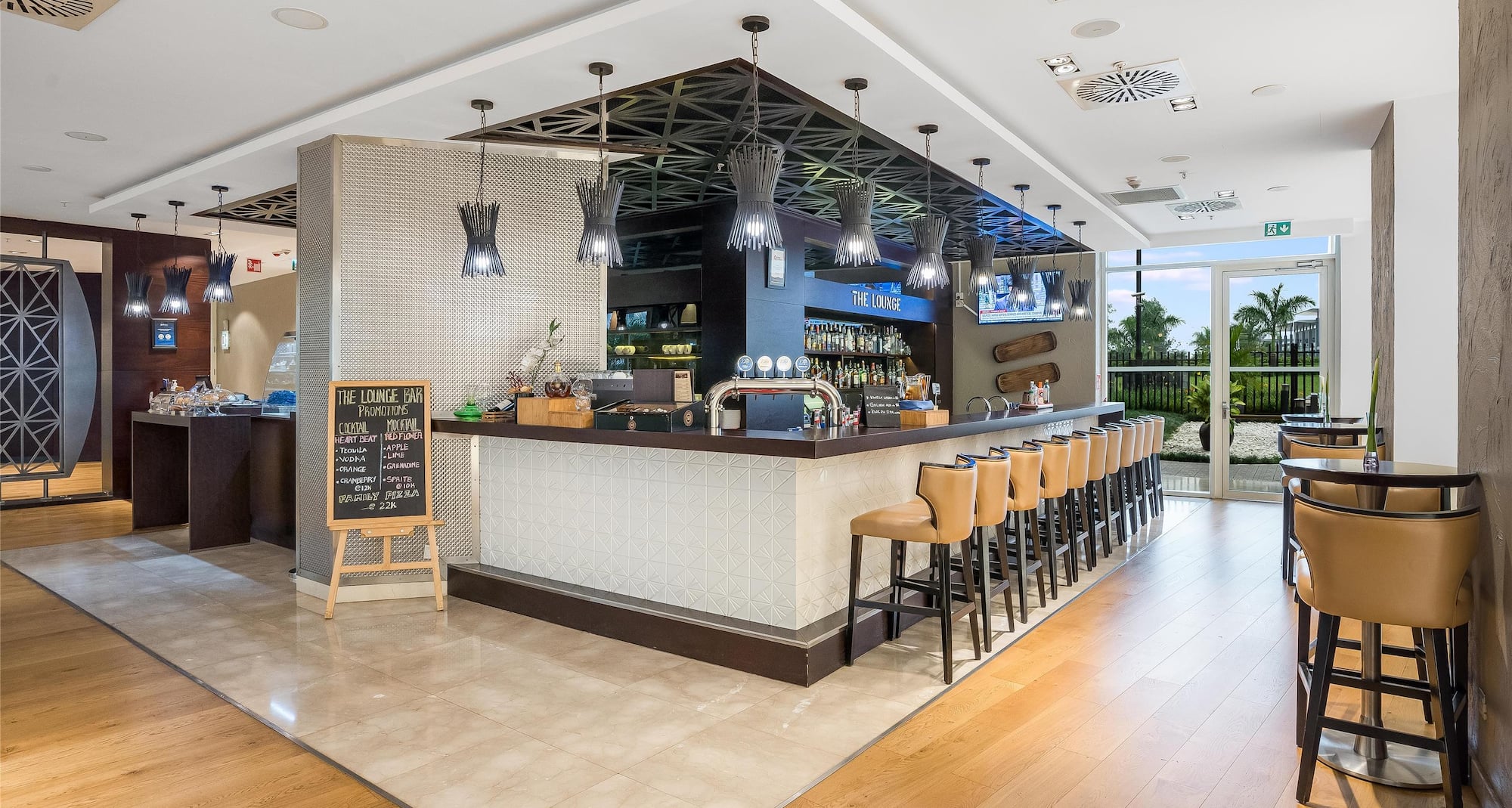 Radisson Blu Hotel and Convention Center, Kigali - The Lounge Bar