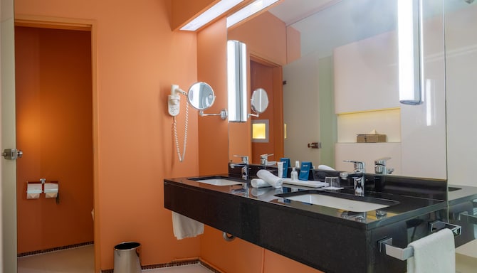 Radisson Blu Hotel & Convention Center, Kigali - Executive Room with Lounge Access and Balcony