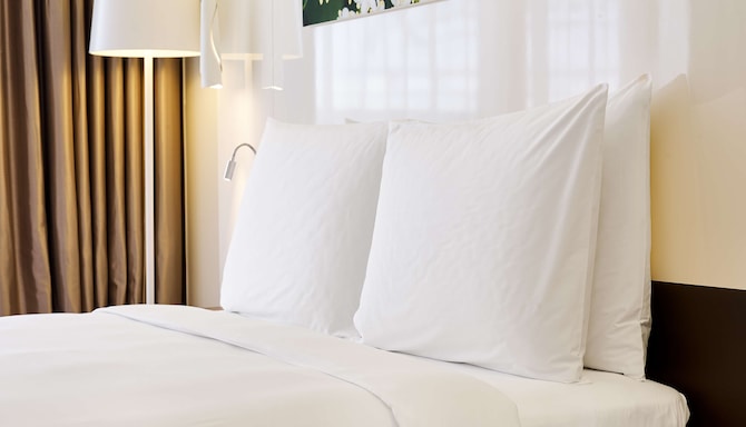 Radisson Blu Hotel &amp; Convention Centre Kigali - Guest room bed