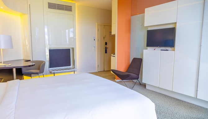 Radisson Blu Hotel & Convention Center, Kigali - Superior Room with Balcony - Dome View