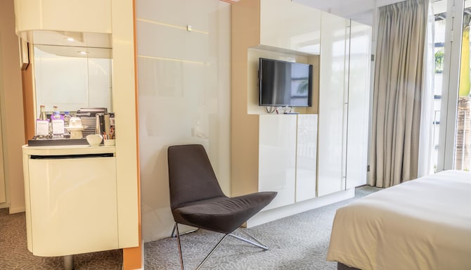 Radisson Blu Hotel & Convention Center, Kigali - Executive Room with Lounge Access - Dome View