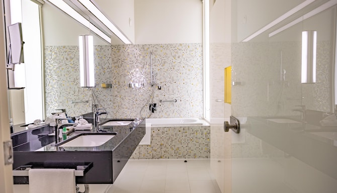 Radisson Blu Hotel & Convention Center, Kigali - Suite with Lounge Access and Terrace