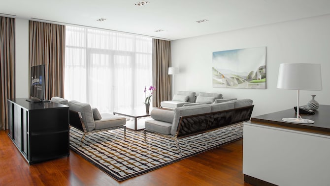 Radisson Blu Hotel & Convention Centre Kigali - Suite living room