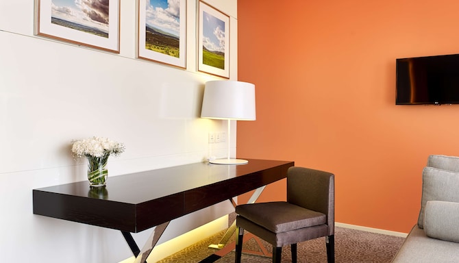 Radisson Blu Hotel &amp; Convention Centre Kigali - Junior Suite living room