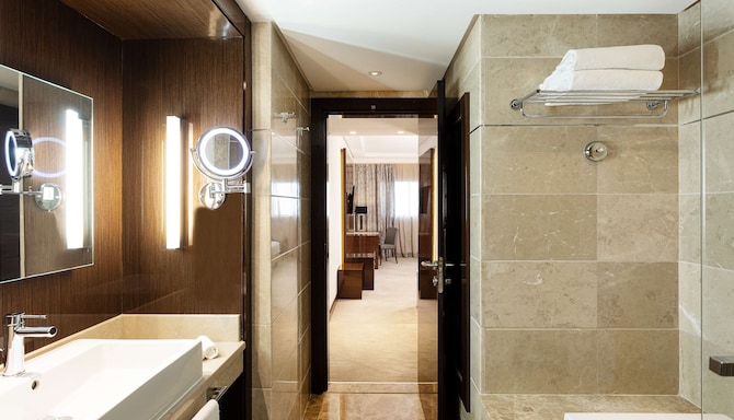 Radisson Blu Hotel & Convention Center, Tunis - Two Bedroom Suite bathroom