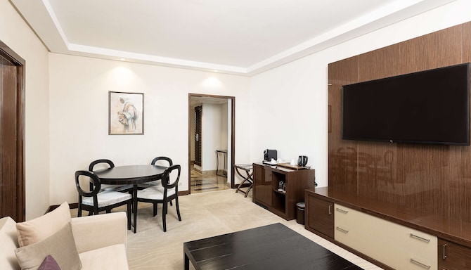 Radisson Blu Hotel & Convention Center, Tunis - Junior Suite with lounge access