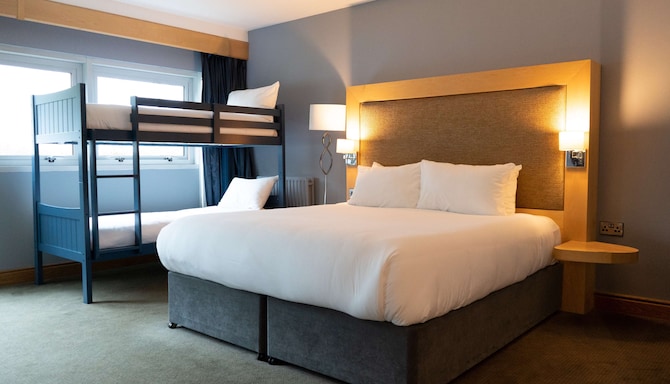 Radisson Blu Hotel, Cork - Family Room with bunk bed
