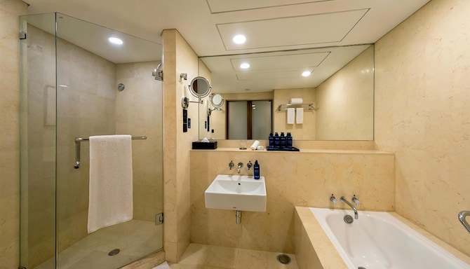 Radisson Blu Hotel, Dhaka Water Garden - Premium Room