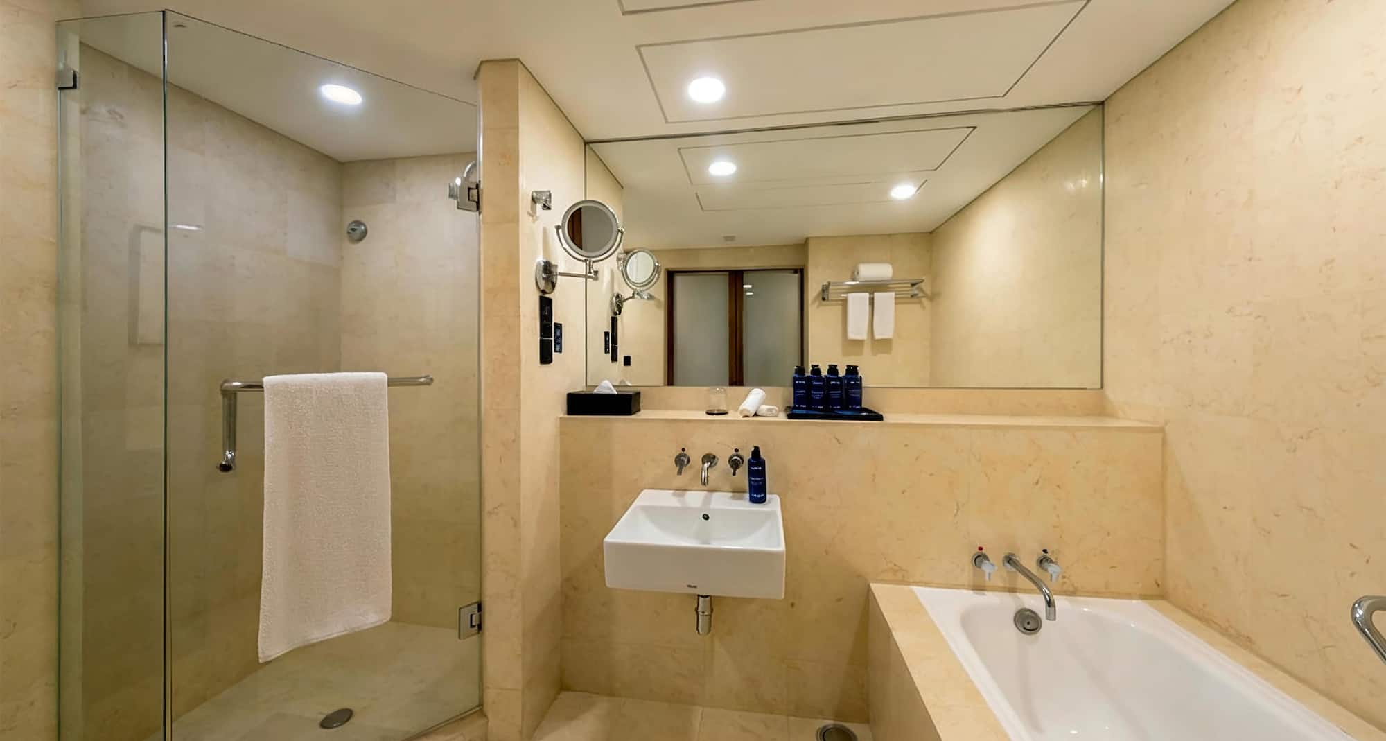 Radisson Blu Hotel, Dhaka Water Garden - Salle de bain de la chambre