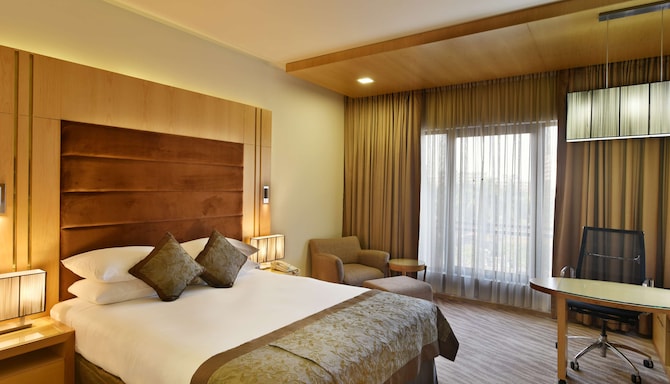 Radisson Blu Hotel, Dhaka Water Garden - Superior Room