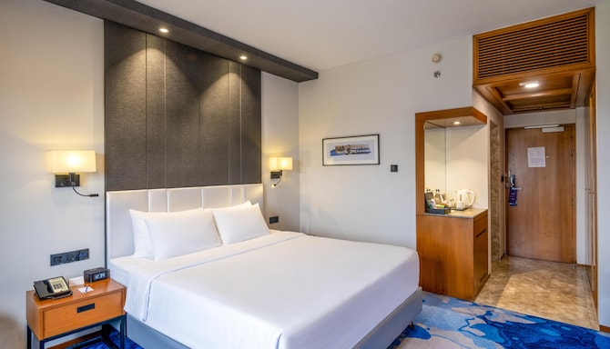 Radisson Blu Hotel, Dhaka Water Garden - Superior Room