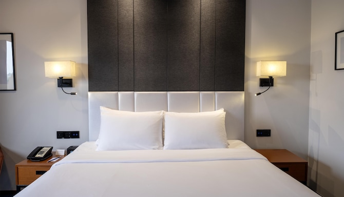 Radisson Blu Hotel, Dhaka Water Garden - Superior Room