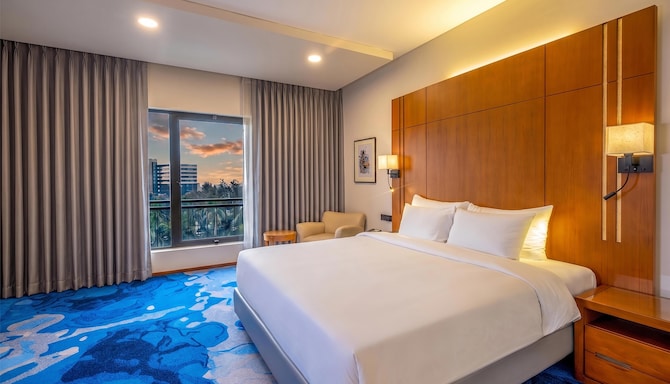 Radisson Blu Hotel, Dhaka Water Garden - Executive Room with Lounge Access