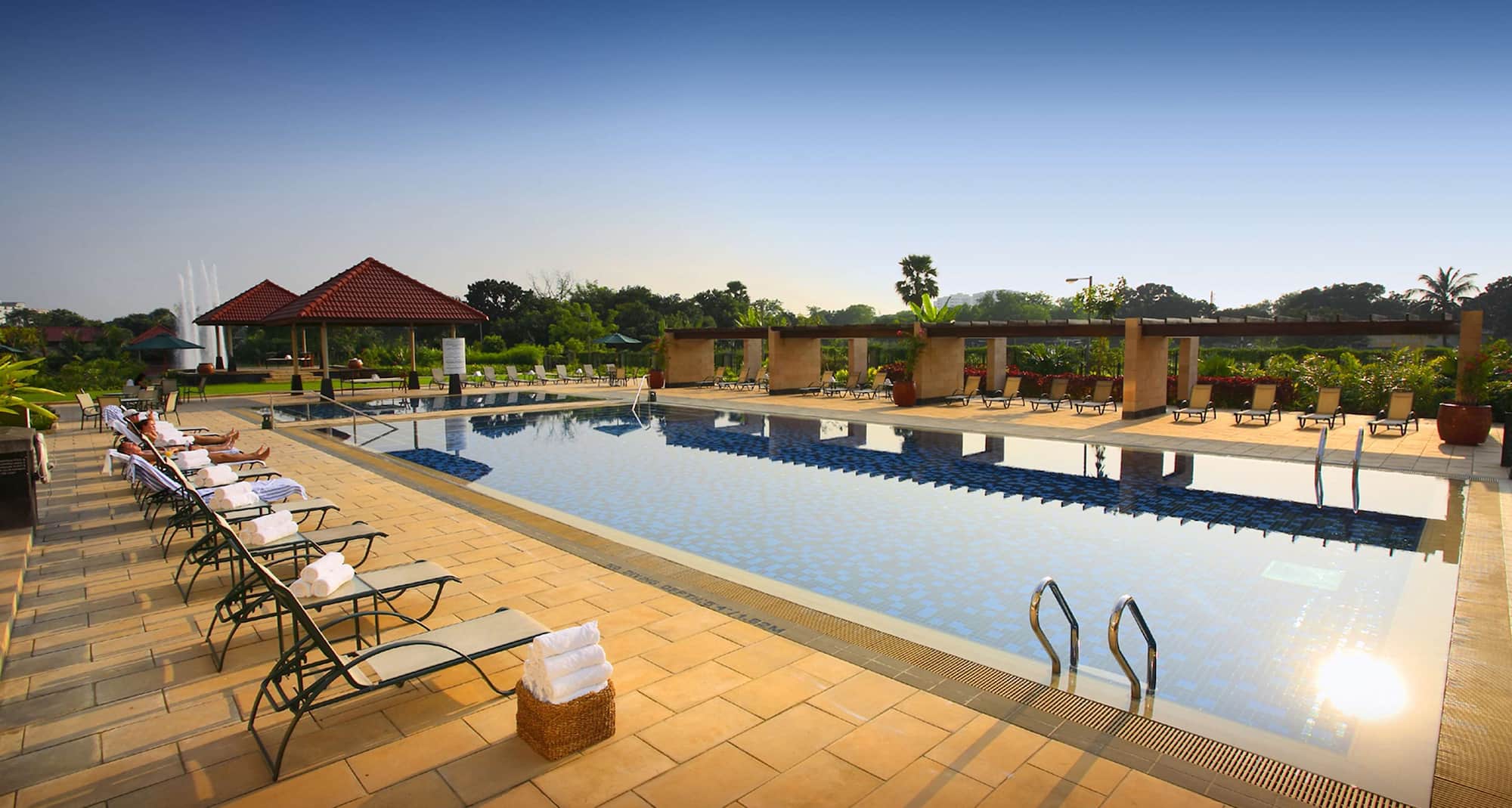 Radisson Blu Hotel, Dhaka Water Garden - Pool 