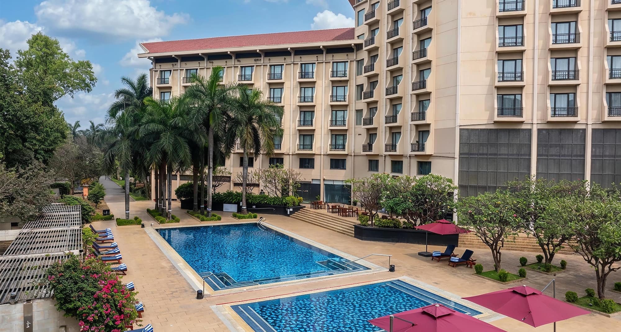 Radisson Blu Hotel, Dhaka Water Garden - Vista de la piscina