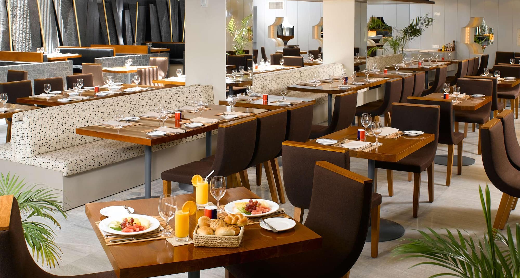 Radisson Blu Dhaka Water Garden - Water Garden Brasserie 