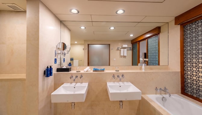 Radisson Blu Hotel, Dhaka Water Garden - Executive Suite with Lounge Access