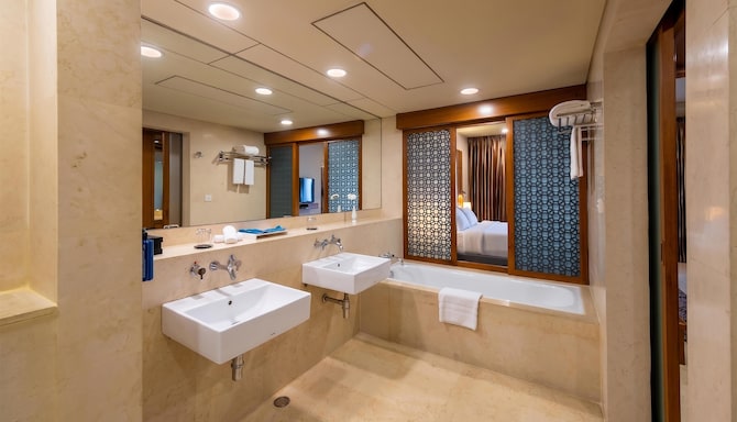 Radisson Blu Hotel, Dhaka Water Garden - Executive Suite with Lounge Access