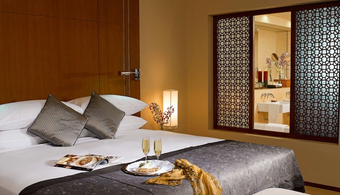 Radisson Blu Hotel, Dhaka Water Garden - Suite