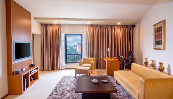 Radisson Blu Hotel, Dhaka Water Garden - Suite