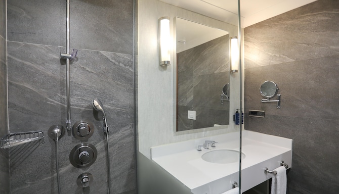 Radisson Blu Hotel, Diyarbakir - Standard Room Bath
