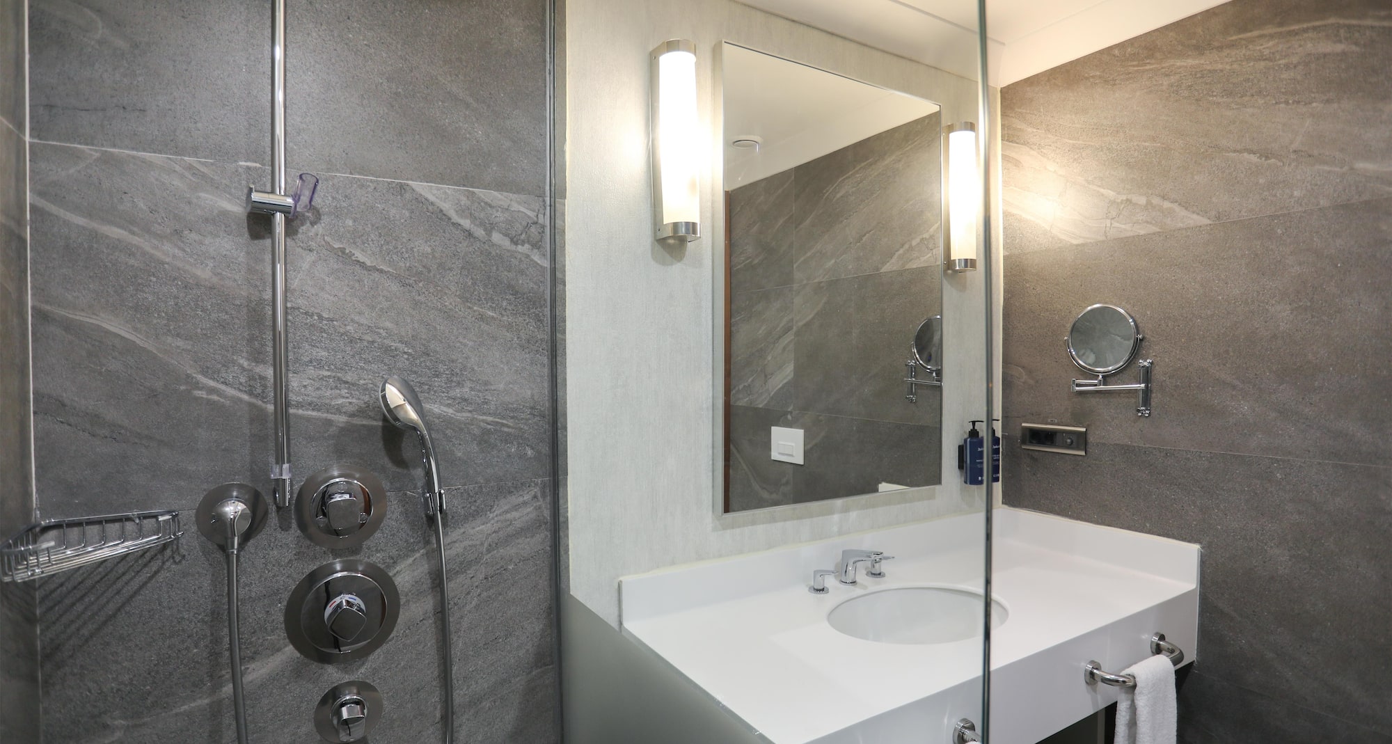 Radisson Blu Hotel, Diyarbakir - Standard Room Bath