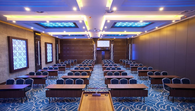 Radisson Blu Hotel, Diyarbakir - Mezopotamya 2 Ballroom Classroom Setup