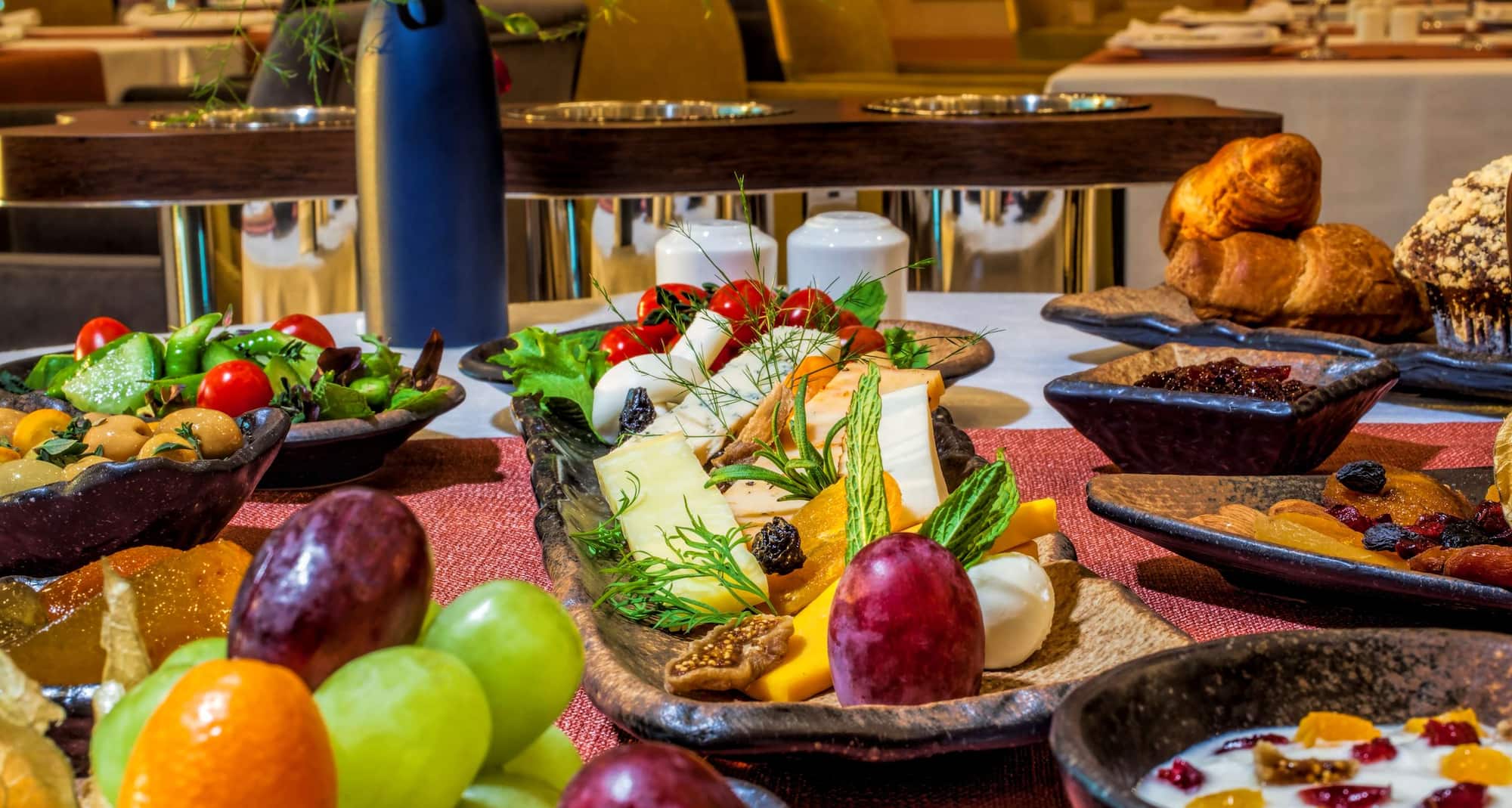 Radisson Blu Hotel, Diyarbakir - Restaurant Food Cheeses and Fruit