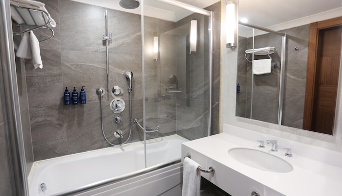 Radisson Blu Hotel, Diyarbakir - Standart Room with Bathtub