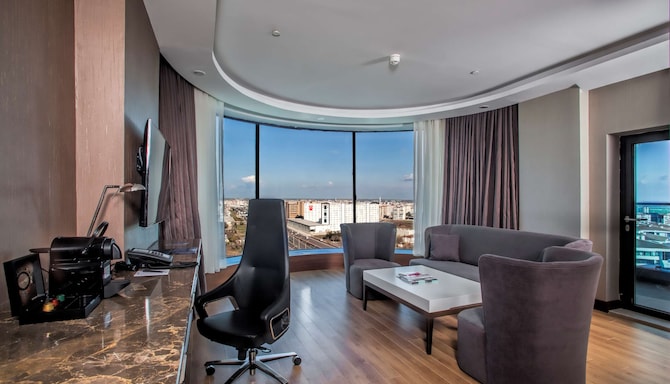Radisson Blu Hotel, Diyarbakir - One bedroom Suite Living Room