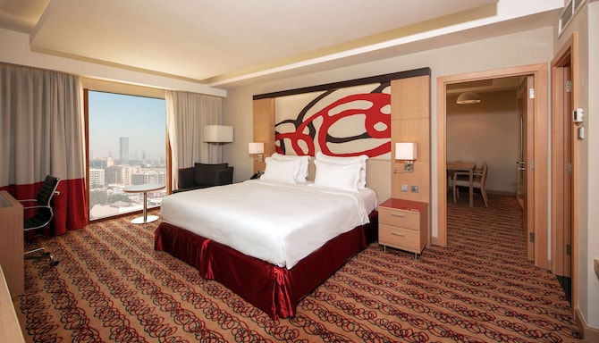 Radisson Blu Hotel, Doha - Executive Room bed