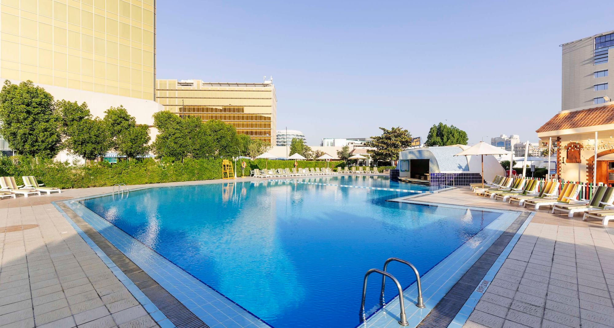 Radisson Blu Hotel, Doha - Pool Bar