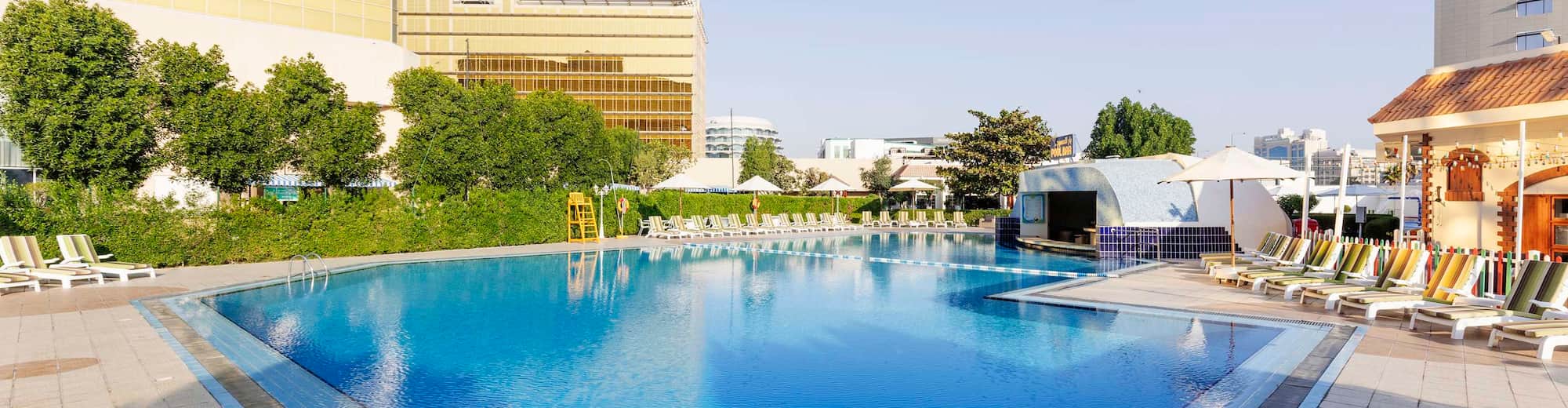 Radisson Blu Hotel, Doha - Pool Bar
