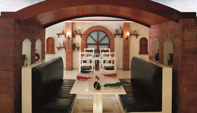 Radisson Blu Hotel, Doha - Restaurant Italian Job