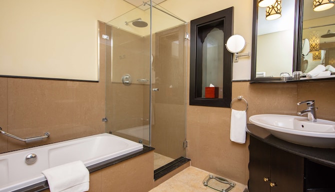 Radisson Blu Hotel, Doha - Guest Room bathroom - Indian theme