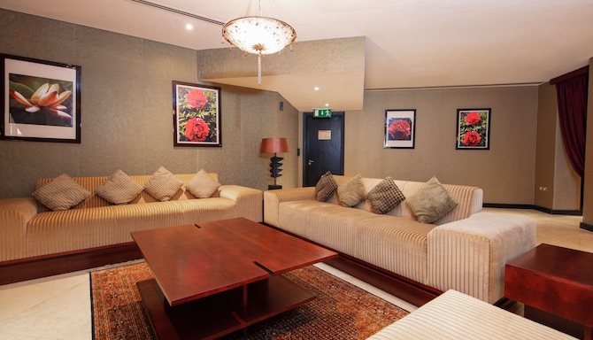 Radisson Blu Hotel, Doha - Moon Suite living area