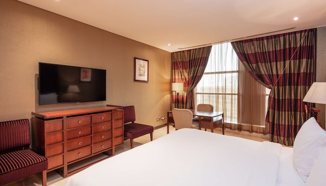 Radisson Blu Hotel, Doha - Sun Suite bedroom