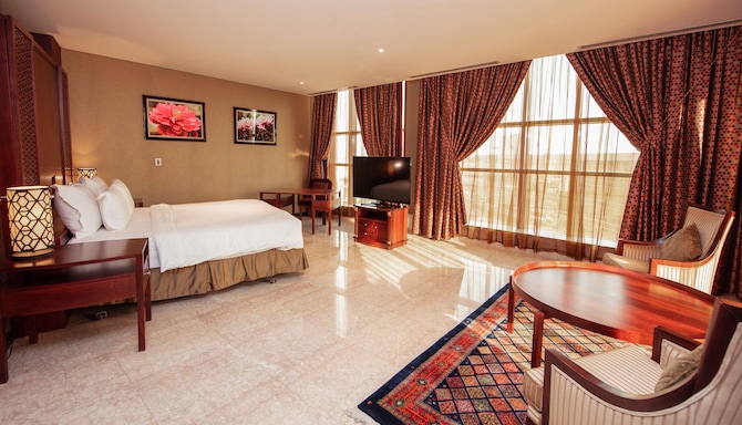Radisson Blu Hotel, Doha - Moon Suite Bedroom