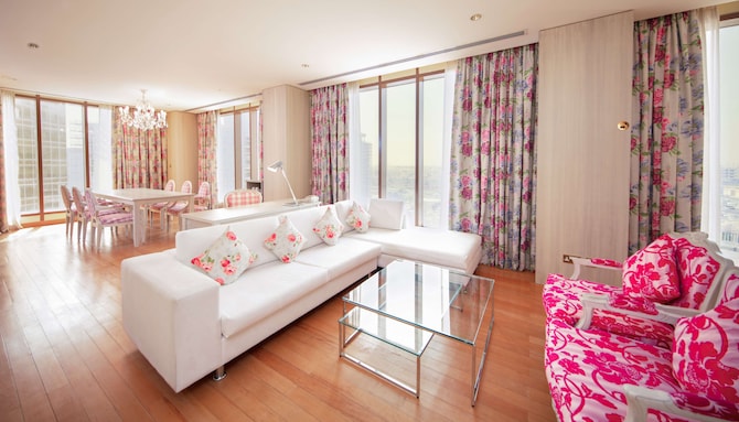 Radisson Blu Hotel, Doha - English Country Garden living area