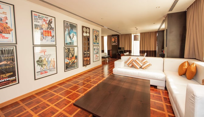 Radisson Blu Hotel, Doha - James Bond Theme living area
