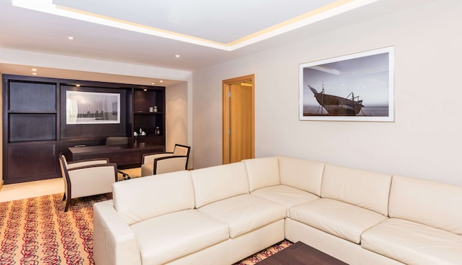 Radisson Blu Hotel, Doha - Suite with living area