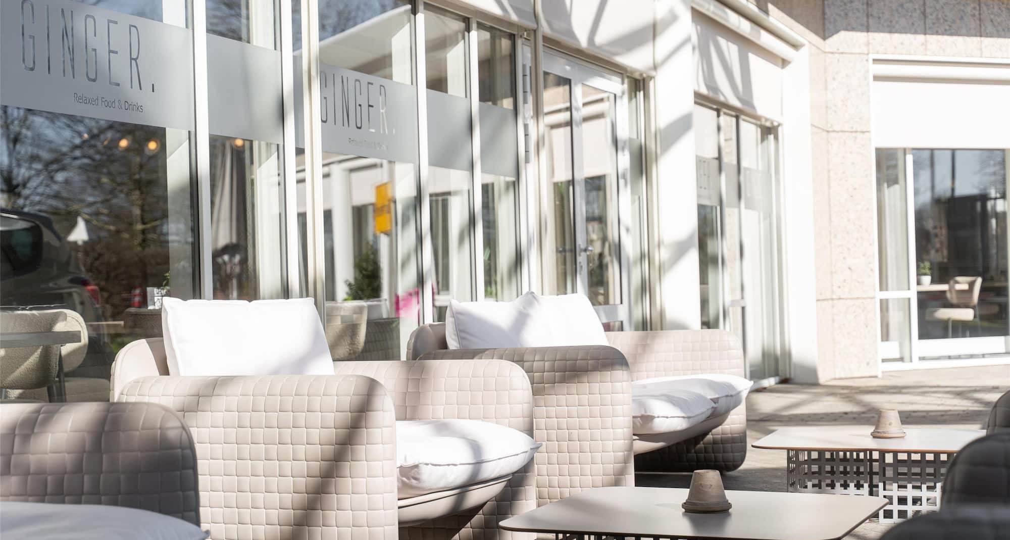 Radisson Blu Hotel, Dortmund - Hotel Outside Bar Terrasse