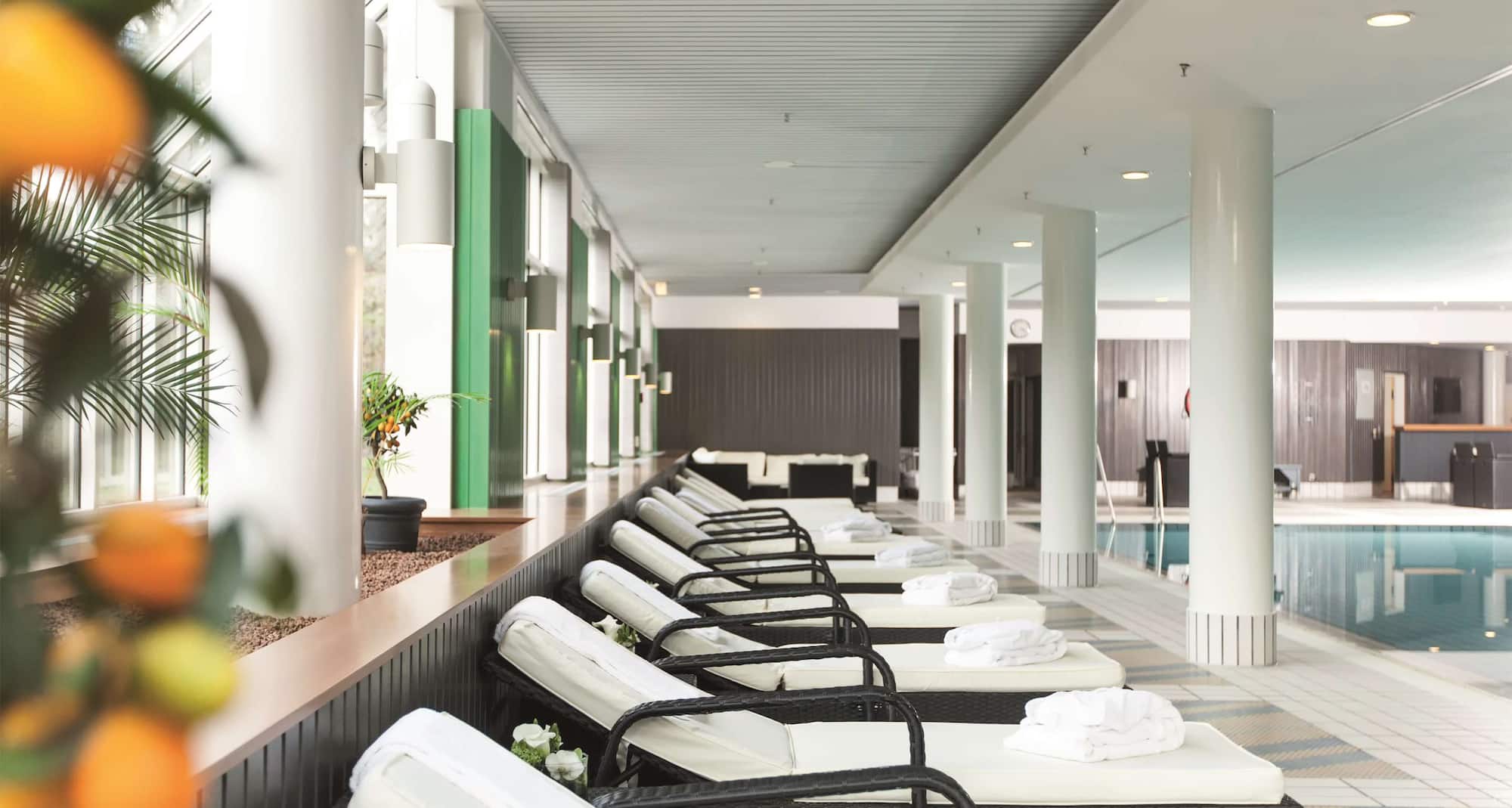 Radisson Blu Hotel, Dortmund - Active Club - Pool
