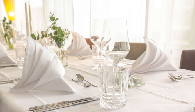 Radisson Blu Hotel, Dortmund - Hochzeit - Tischanordnung - Detailansicht