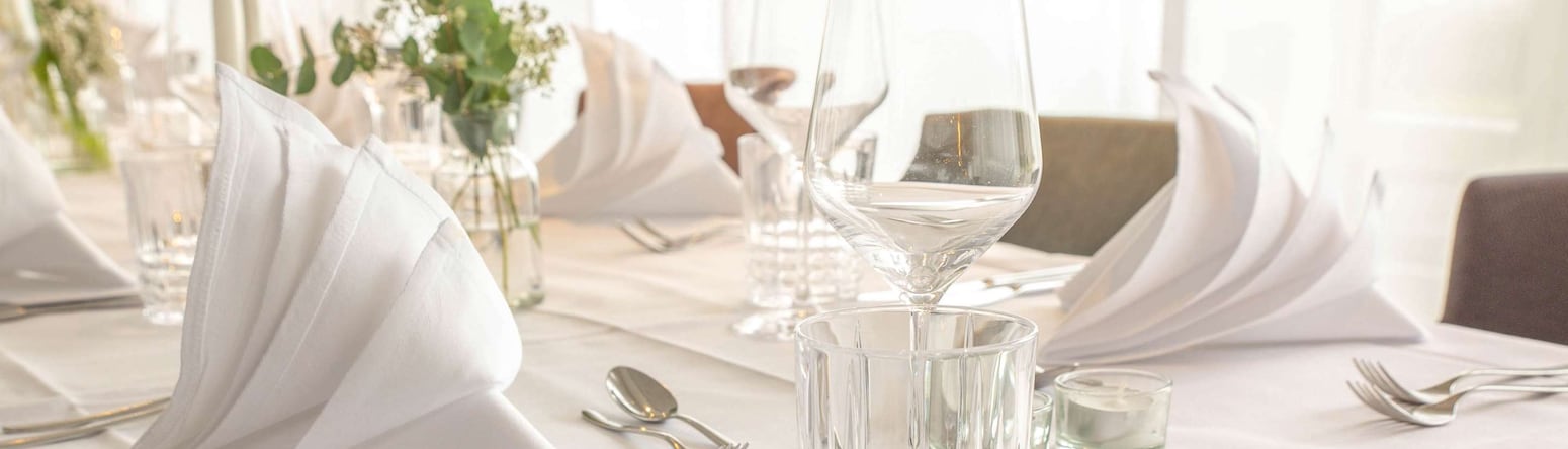 Radisson Blu Hotel, Dortmund - Hochzeit - Tischanordnung - Detailansicht