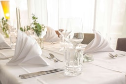 Radisson Blu Hotel, Dortmund - Wedding - table setup detail