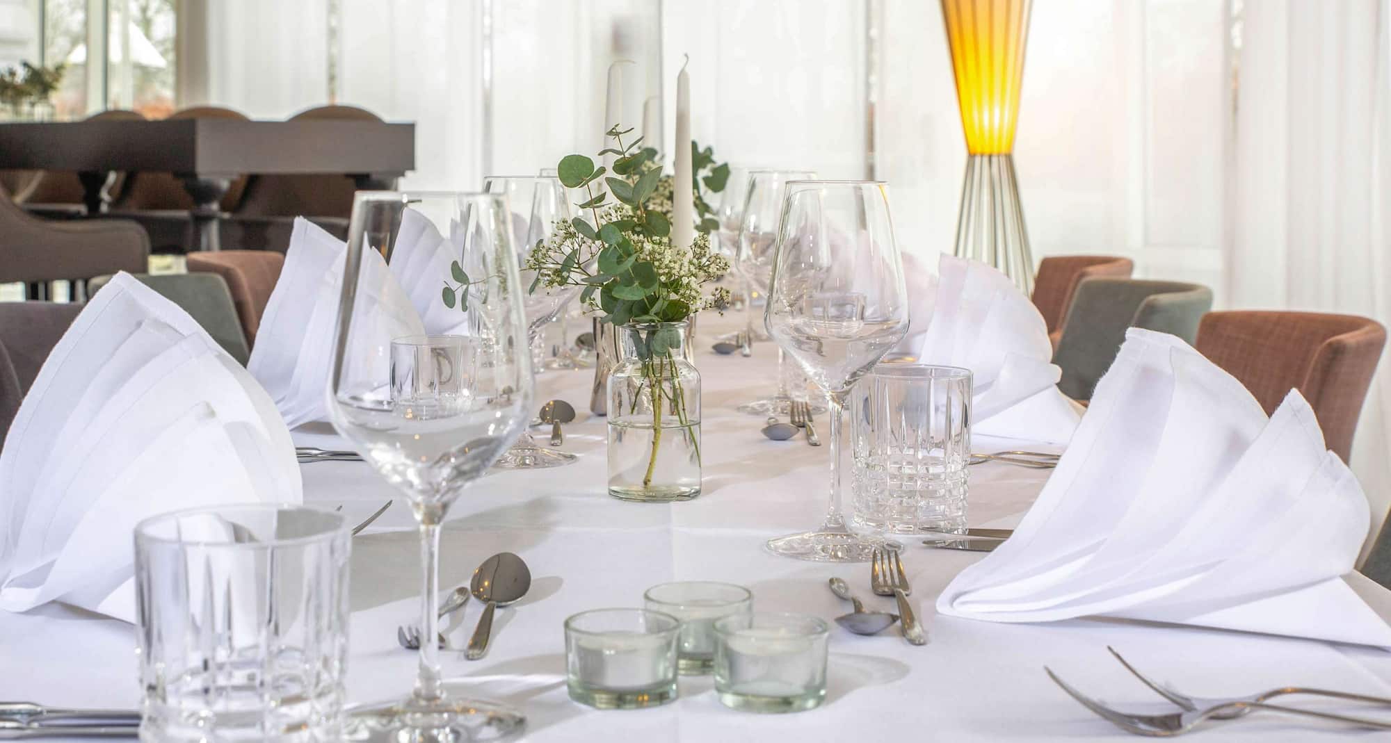 Radisson Blu Hotel, Dortmund - Wedding - table setup detail